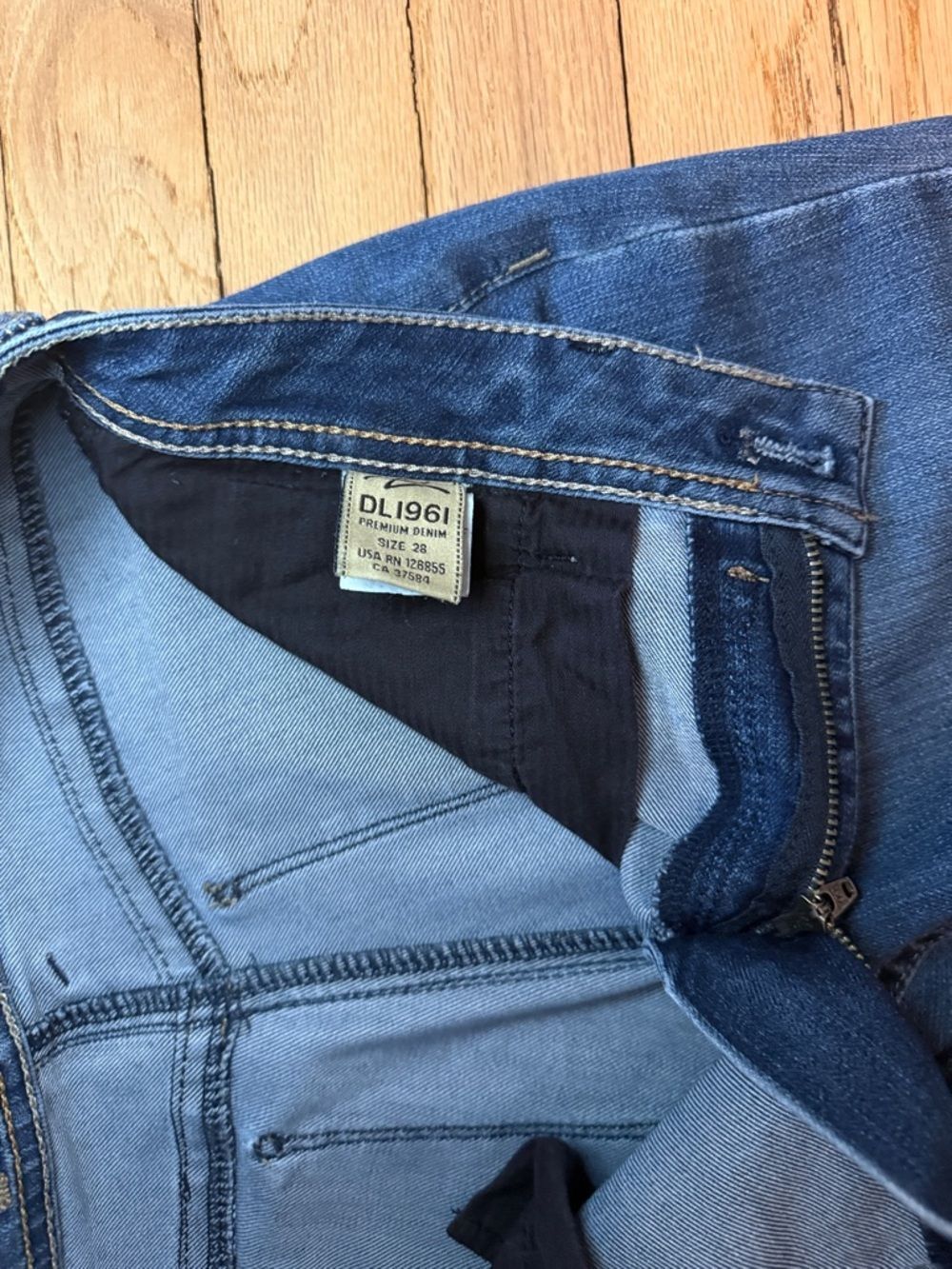 DL1961 Premium Denim Jeans – Size 28 – High Rise Skinny / Mom Fit - Picture 5 of 9